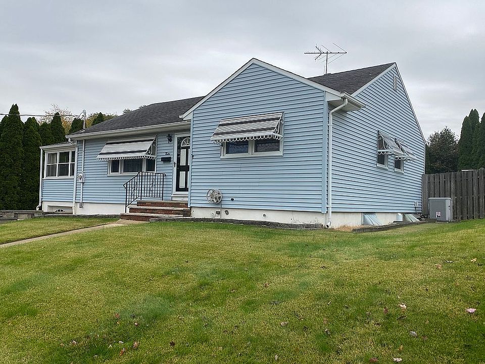 2nd image of 12 Lyons St