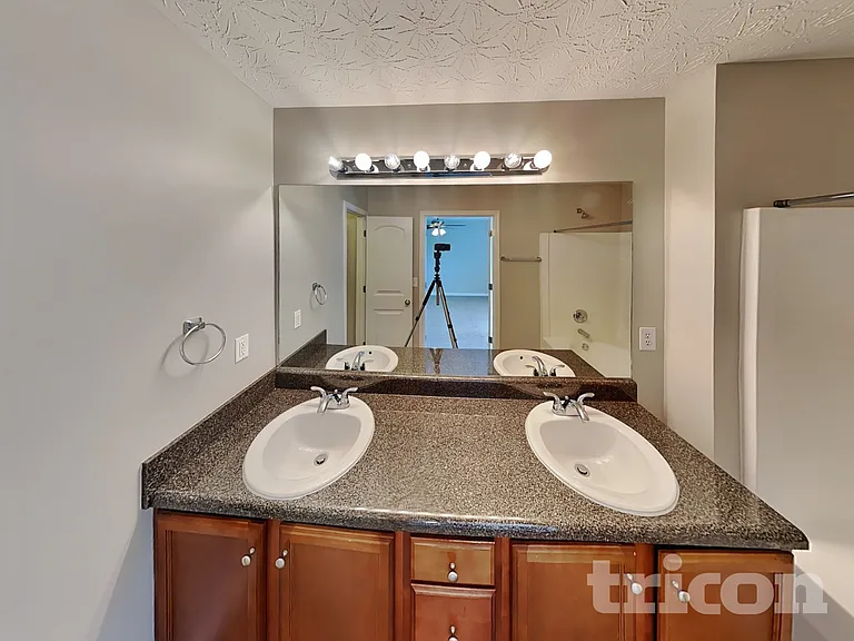 8129 Brookbend Dr — Photo 7