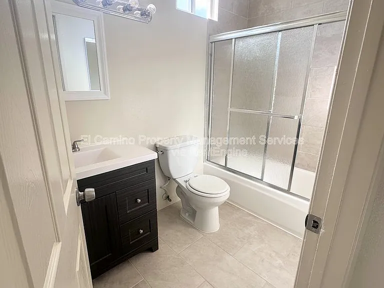 11140 Duncan Ave #A — Photo 19