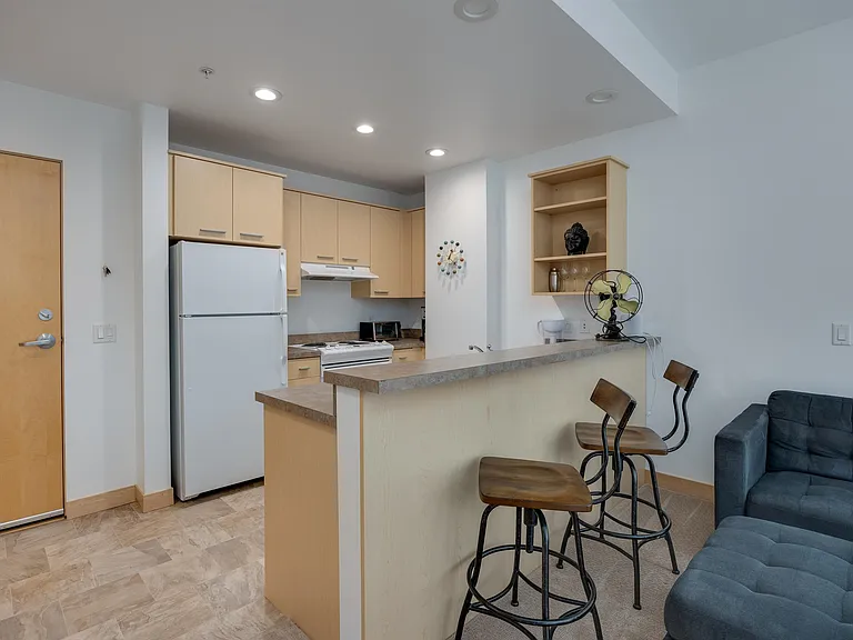 309 W Washington Ave — Photo 5