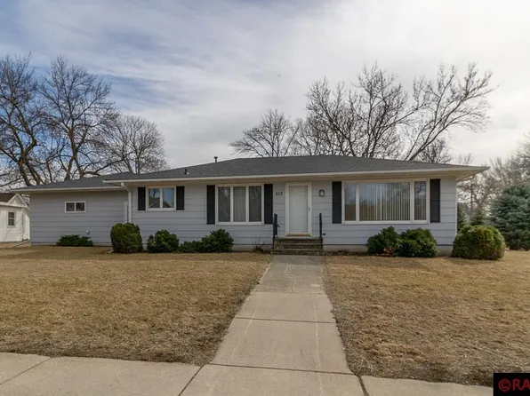 512 E Humphrey St, Lake Crystal, MN 56055