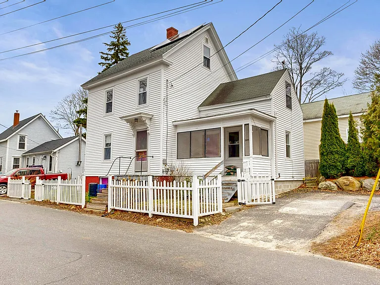 10 Highland St — Photo 1