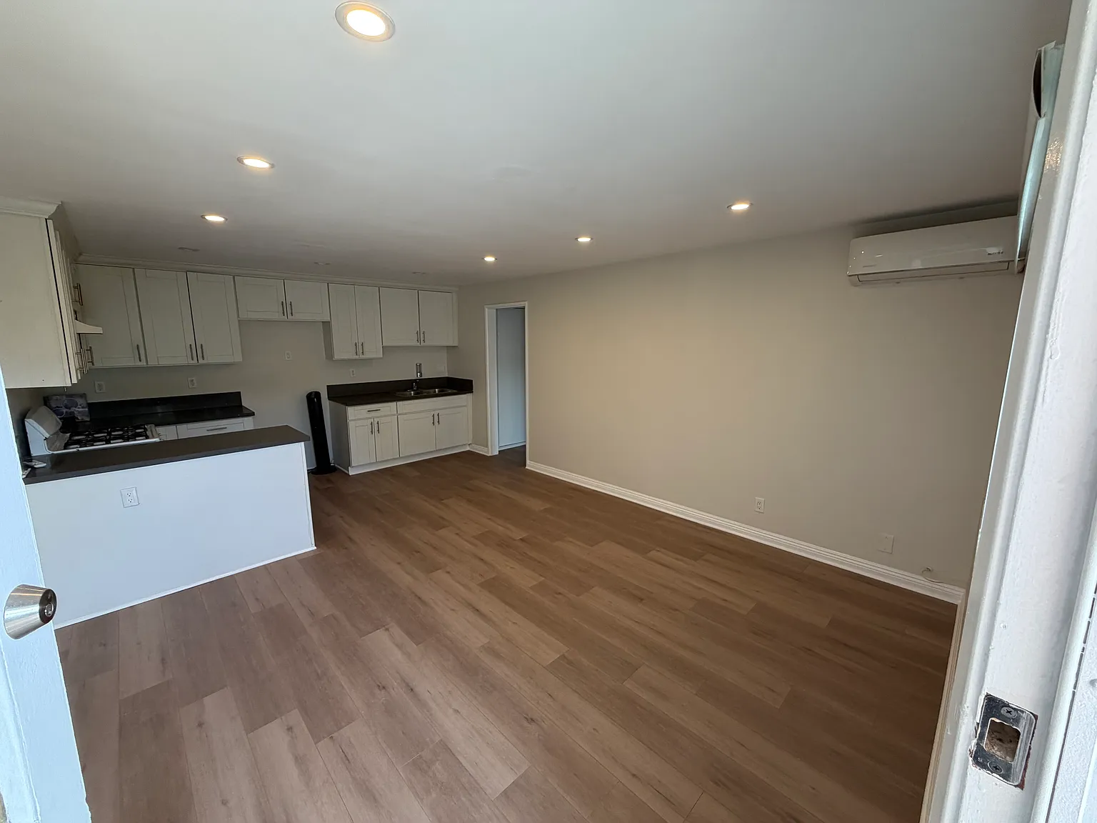 1 bed, 526 sqft, $2,100 — Photo 1