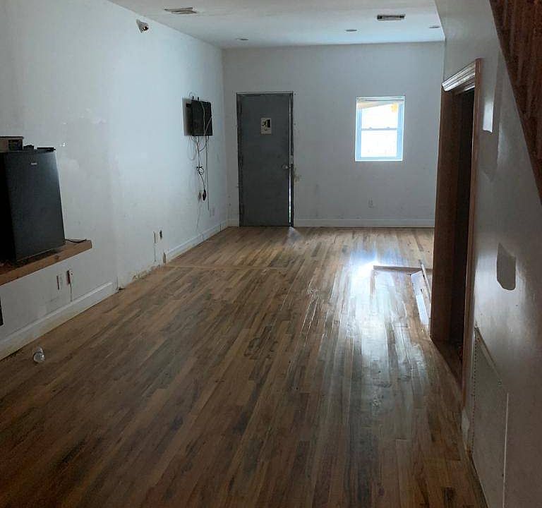 2nd image of 222-15 Jamaica Ave