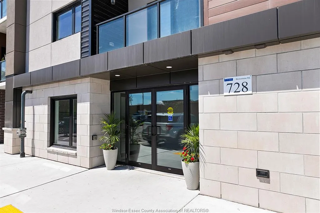 Beachside Condos — Photo 2