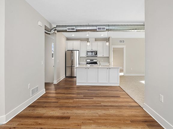 3rd image of 2384 Watertown Way NE
