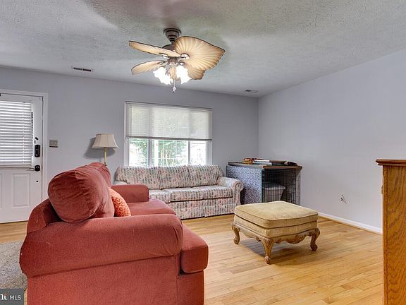 3rd image of 609 Charles Ave