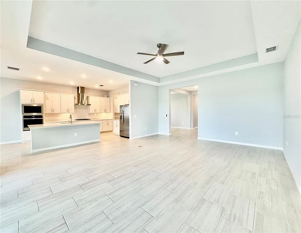 4 bed, 3.0 bath, 2744 sqft, $8,000 — Photo 4