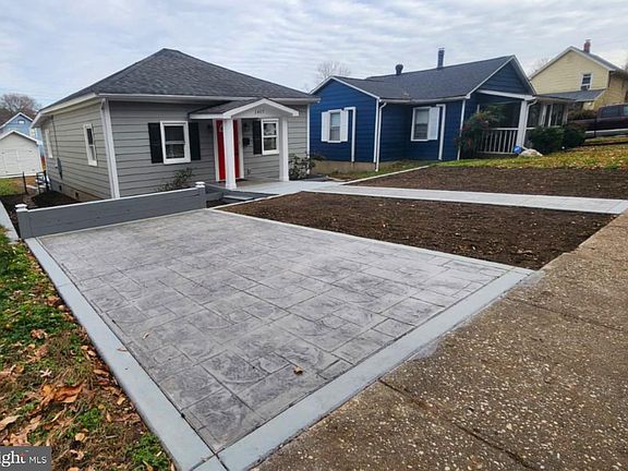 3rd image of 1407 Sunken Rd