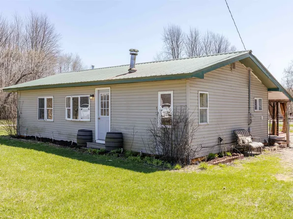 645 Badger Rd, Beaverton, MI 48612