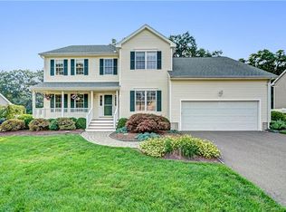 18 River Highlands Dr, Milford, CT 06461