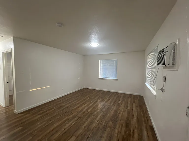 3904 43rd Ave #4 — Photo 3
