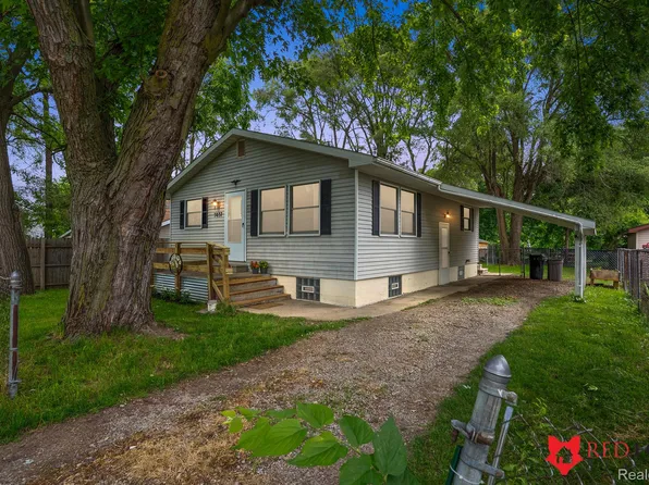 3037 Shaw St, Burton, MI 48529