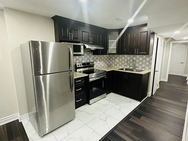305 Sedgewood St — Photo 5