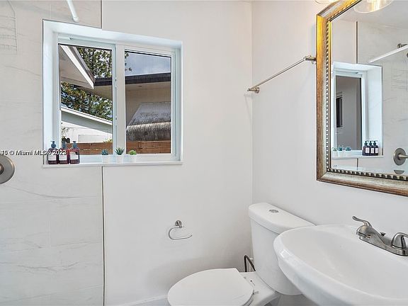 5th image of 2380 NE 137th St #2
