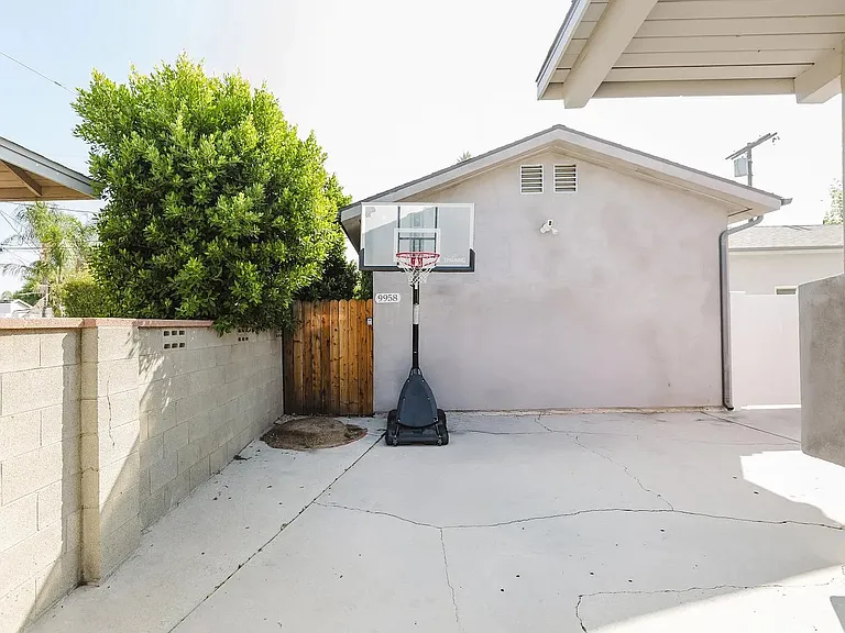 9958 Marklein Ave — Photo 3