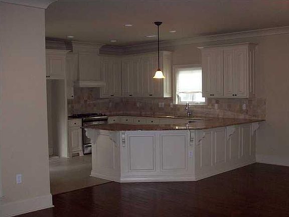 4th image of 111 Greenbank Ln