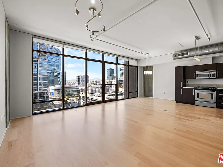 1100 S Hope St #1410 — Photo 37