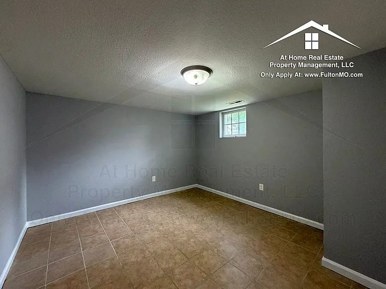217 W 6th St — Photo 34