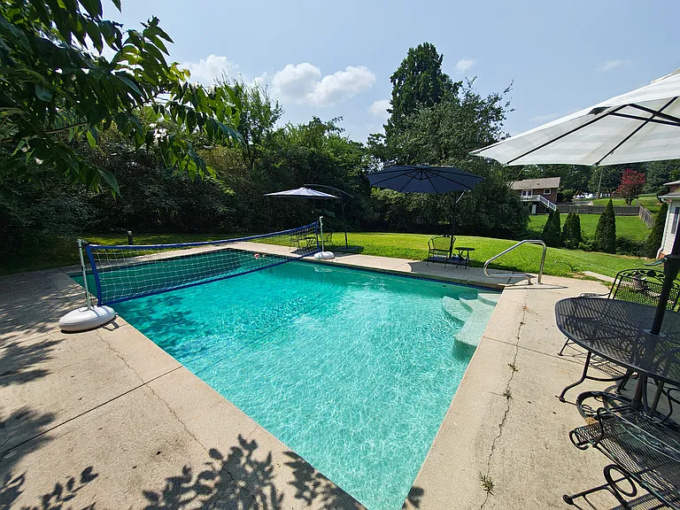 3190 Crestview Cir — Photo 1