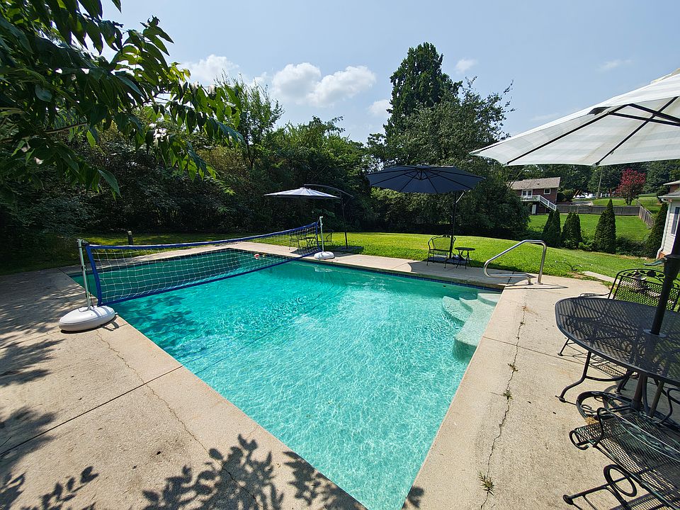 1st image of 3190 Crestview Cir