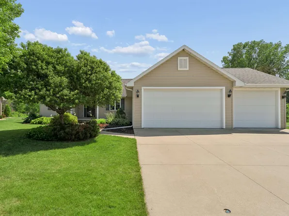 W6445 Cherrybark Cir, Menasha, WI 54952