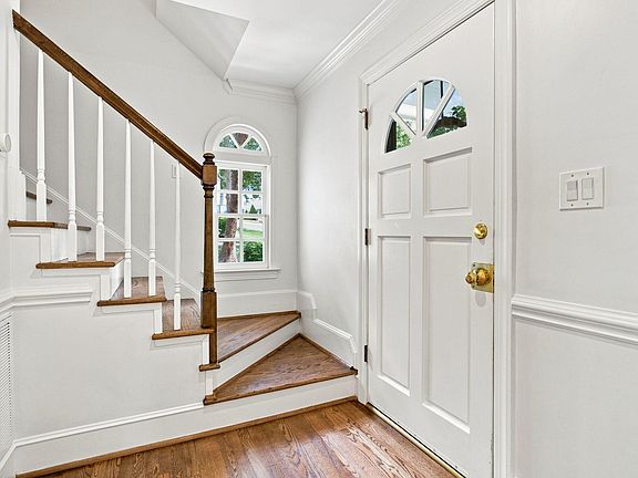 3rd image of 2332 Brisbayne Cir
