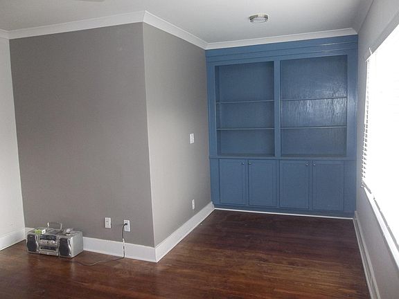 Living rm, accent wall, and built-in shelves in reading nook