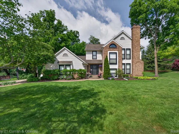 30999 Sudbury St, Farmington Hills, MI 48331