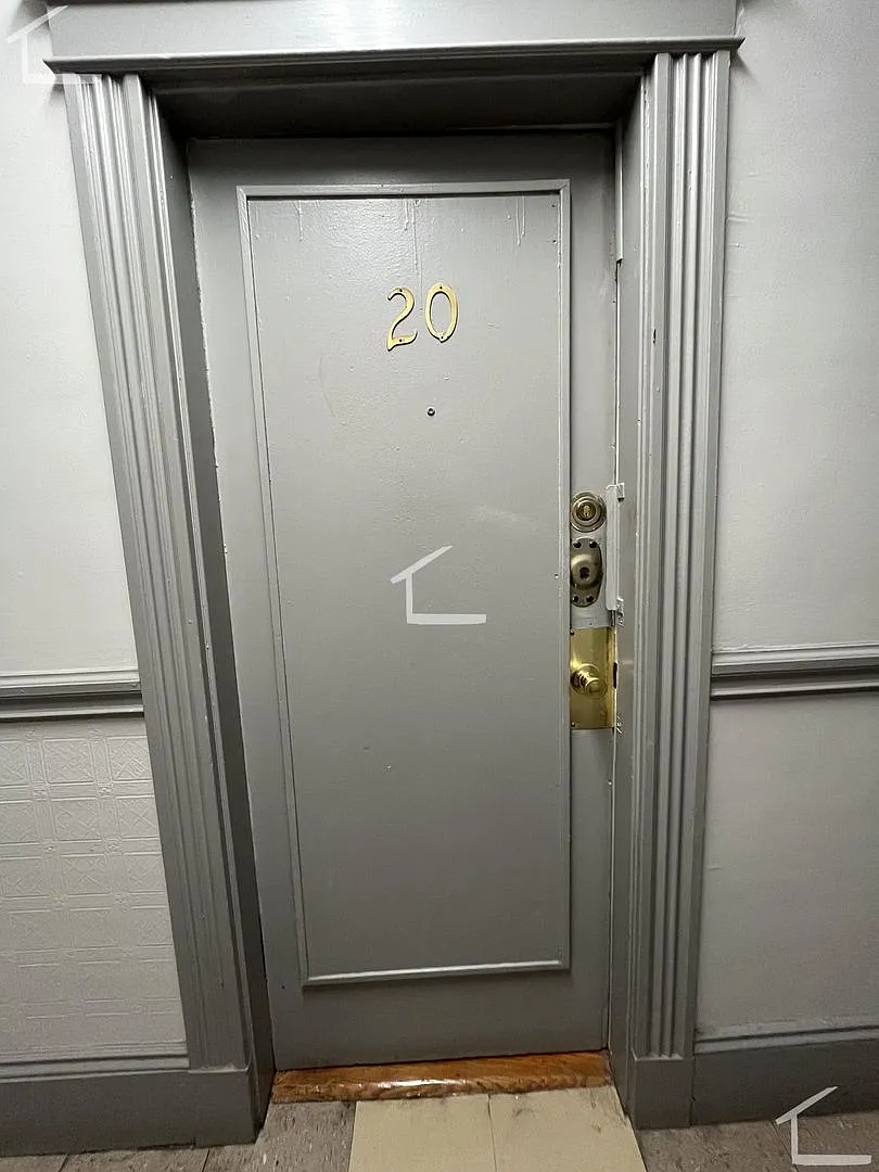 $2,075 Updated Studio in Allston | Renovated Kitchen & Bath | Cat Friendly with Approval | Near BU — Photo 4