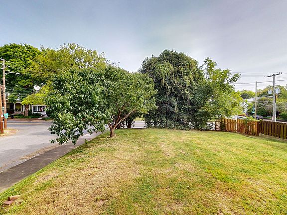 3rd image of 1100 Baxter Ave #1