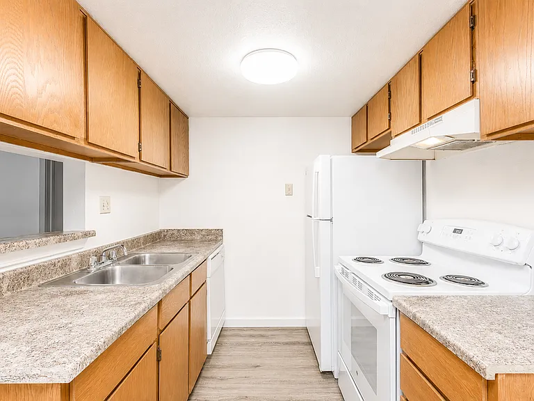 Riverbend Apartments — Photo 30
