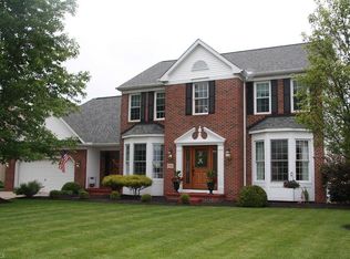 584 Treeside Ln, Avon Lake, OH 44012