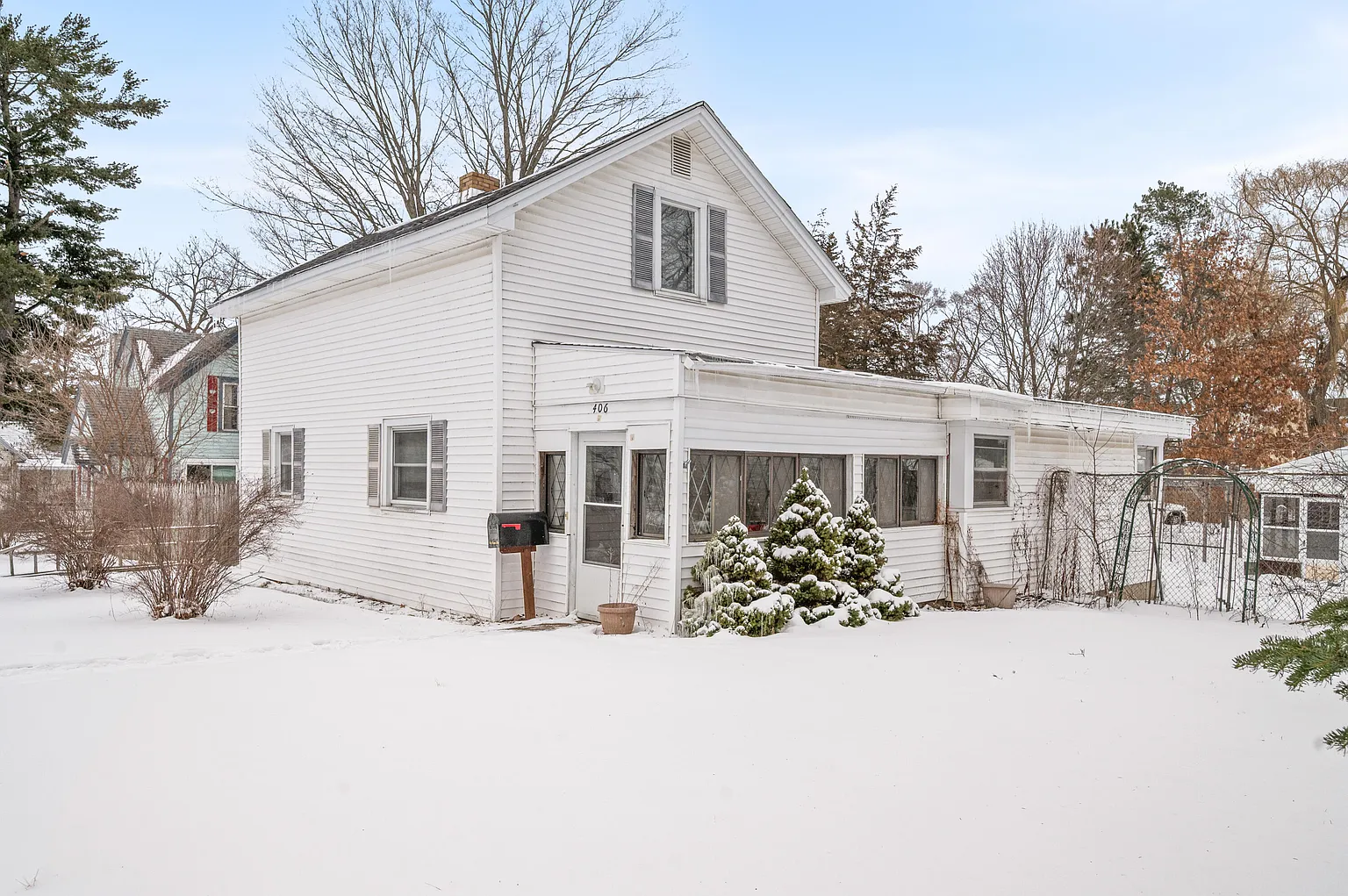 406 Marion Ave photo 1