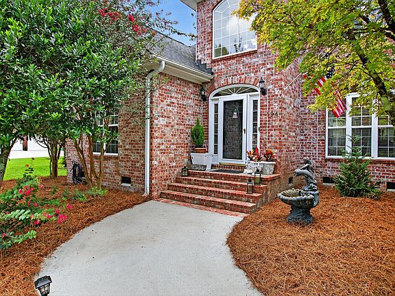 4th image of 194 Bellerive Ln