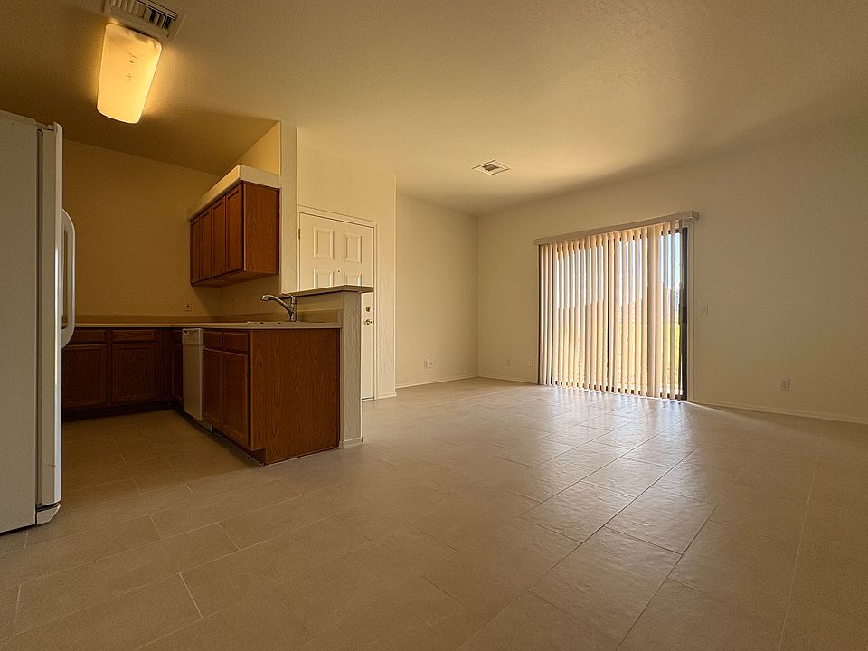 1st image of 10396 E La Palma Ave