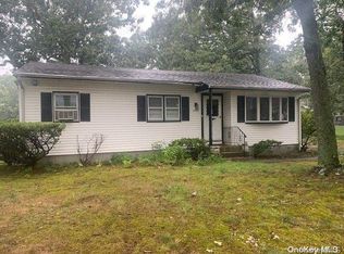 27 Andrea Ct, Riverhead, NY 11901