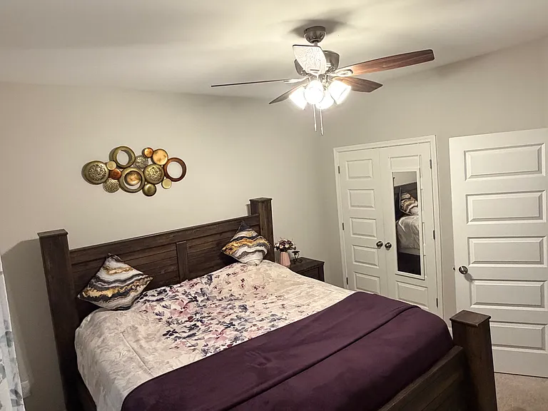 1049 Lathrop Ln — Photo 11