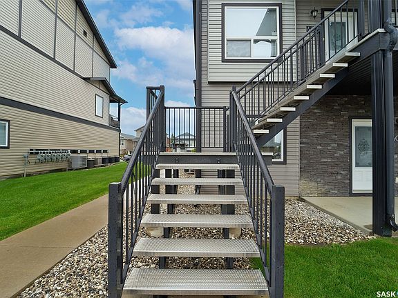 3rd image of 103 Klassen Crescent #403