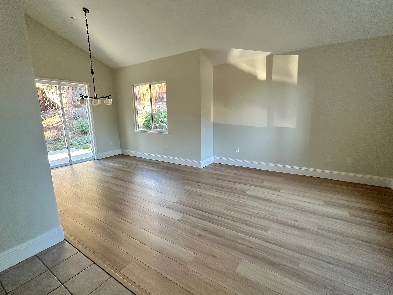 4 bed, 2.5 bath, 2385 sqft, $4,000 — Photo 3