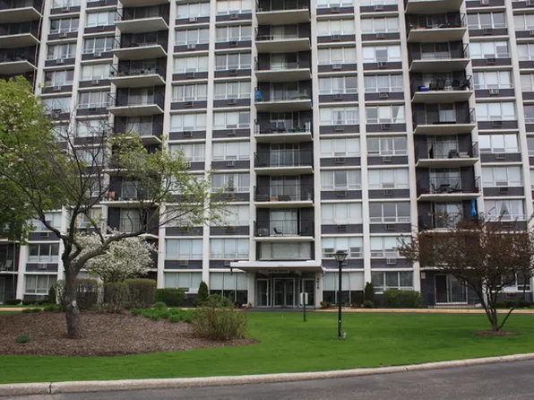 8815 W Golf Rd APT 4H, Niles, IL 60714