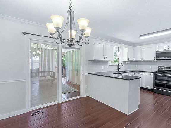 2nd image of 4007 Shady Oak Dr