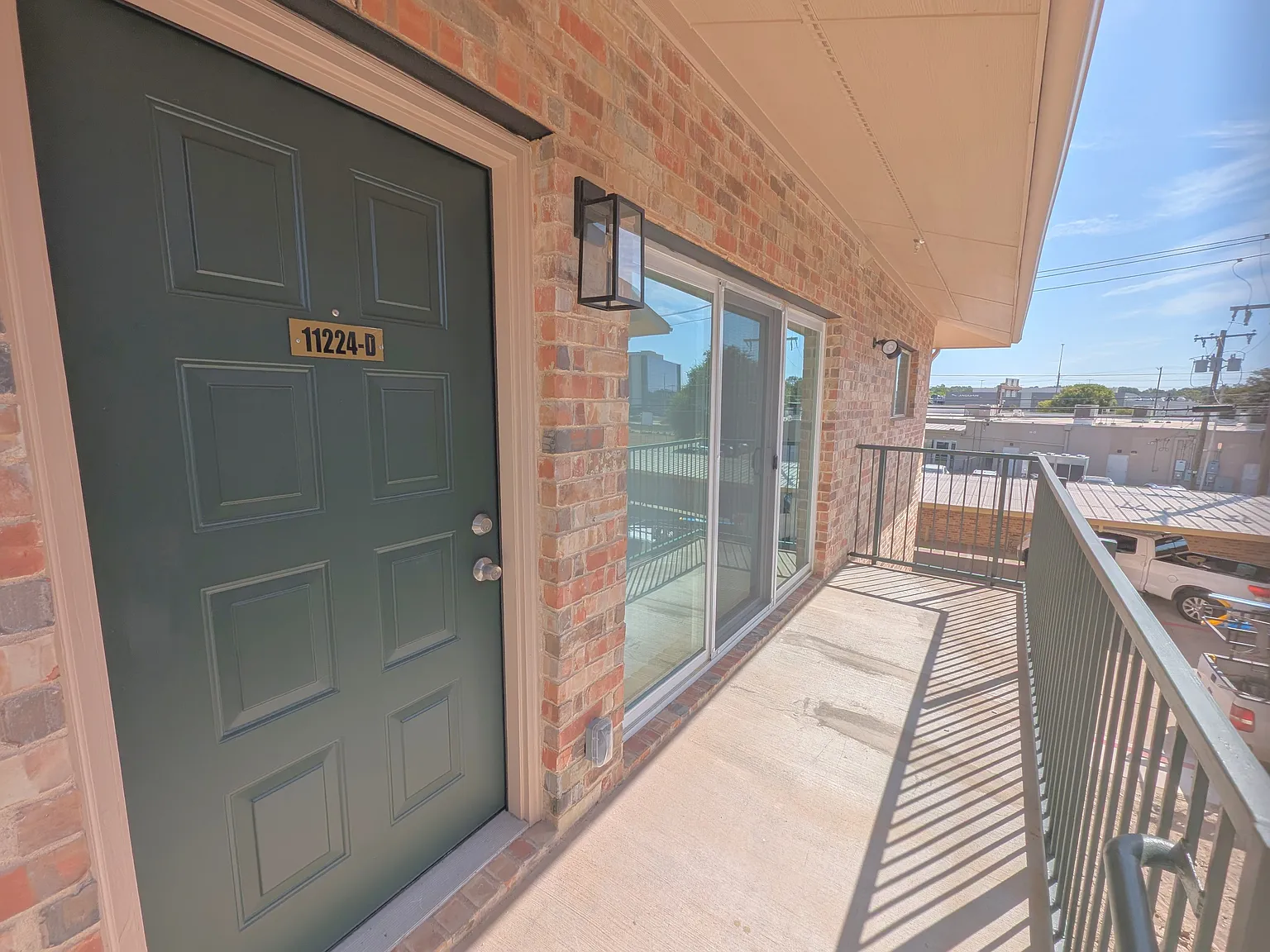 2 bed, 1056 sqft, $2,000 — Photo 4