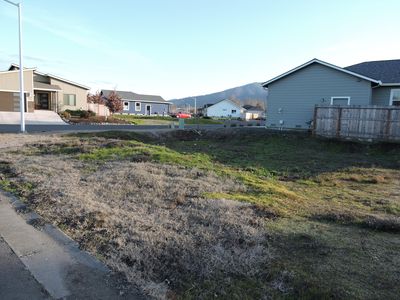 301 Oak Valley Dr, Talent, OR, 97540