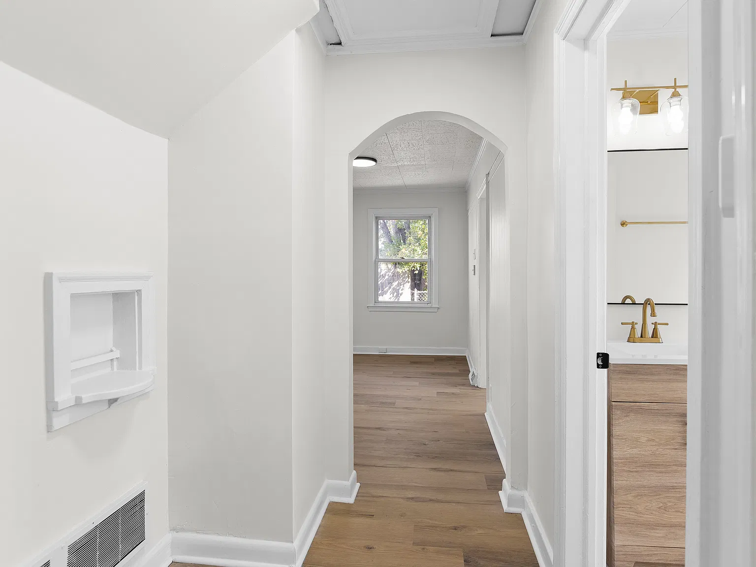 3 bed, 879 sqft, $1,400 — Photo 4