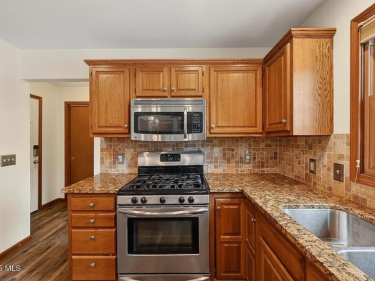 1212 Valley Bluff Rd — Photo 10