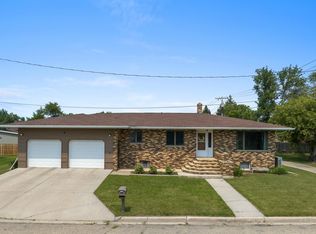 406 8th St E, Bottineau, ND 58318