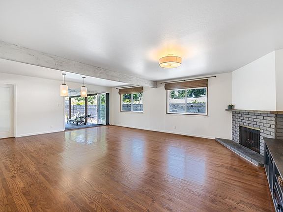 2nd image of 4 Country Ln