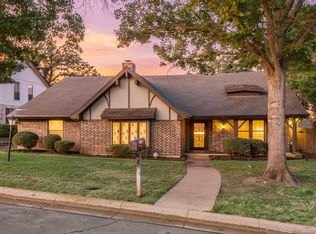 2214 Wilson Dr, Arlington, TX 76011