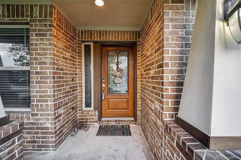 3 bed, 1989 sqft, $2,299 — Photo 3